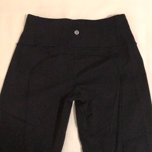 Black Lululemon cropped capris. Size 6.